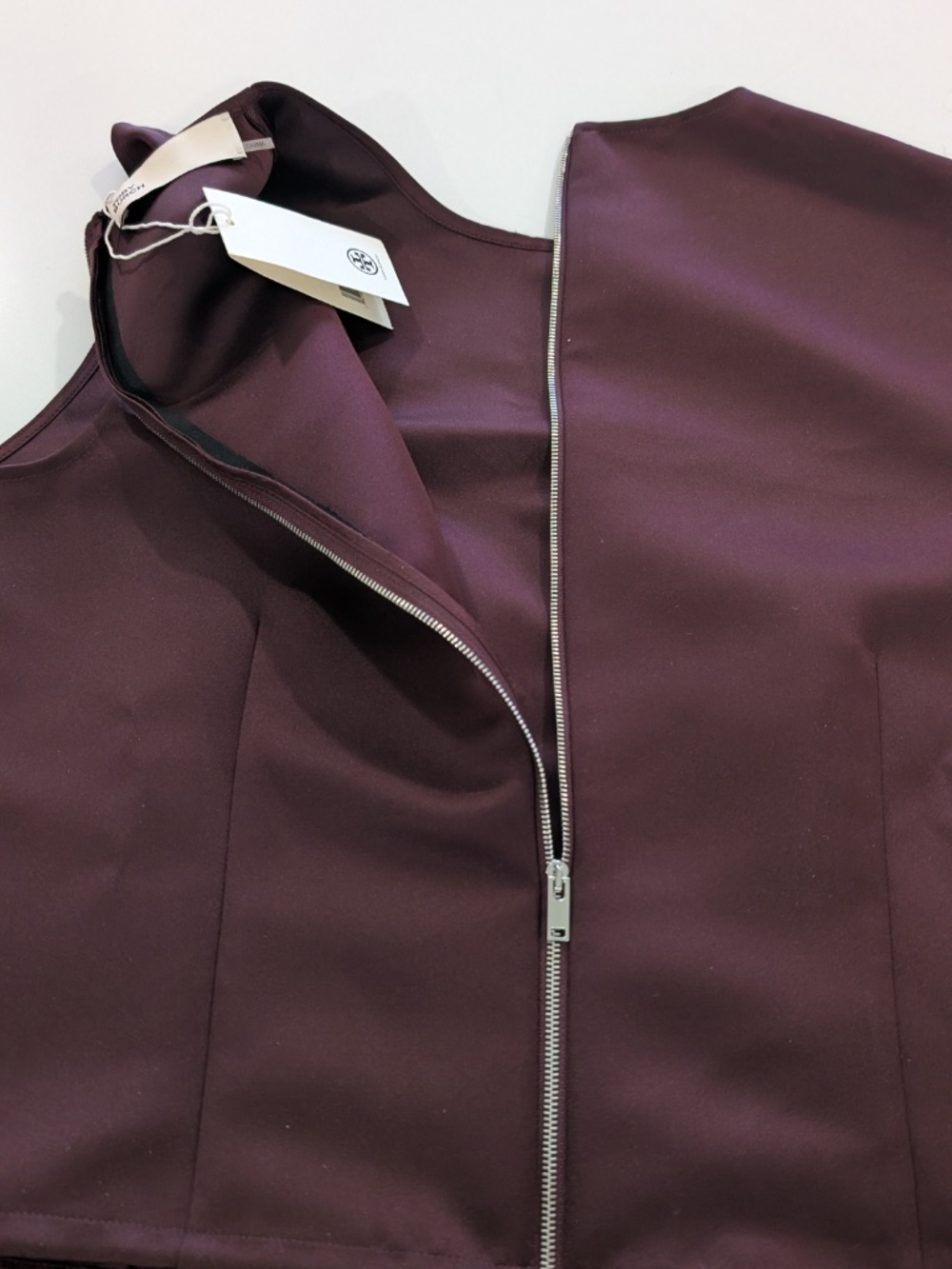 Tory Burch Merlot Satin Shell Top Sleeveless Back Zip Bungee Hem Size 8 NWT $440 - Picture 4 of 11